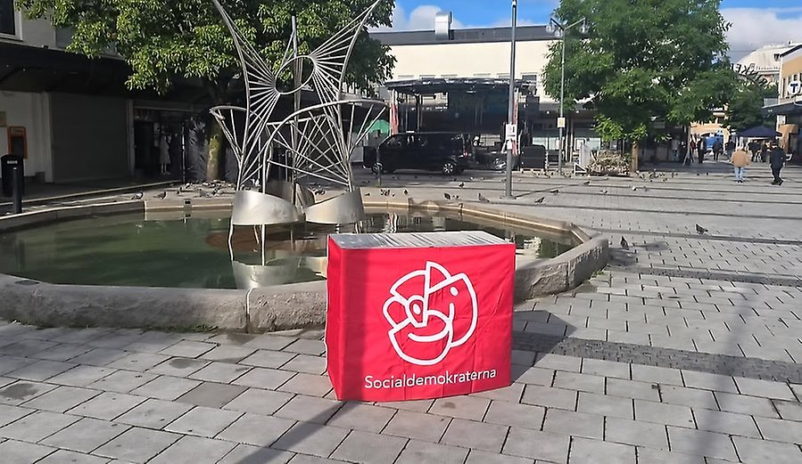 Dörknacknig  Rinkeby torget med Maria Elsa Salvo  ordförande idrottsnämnden 