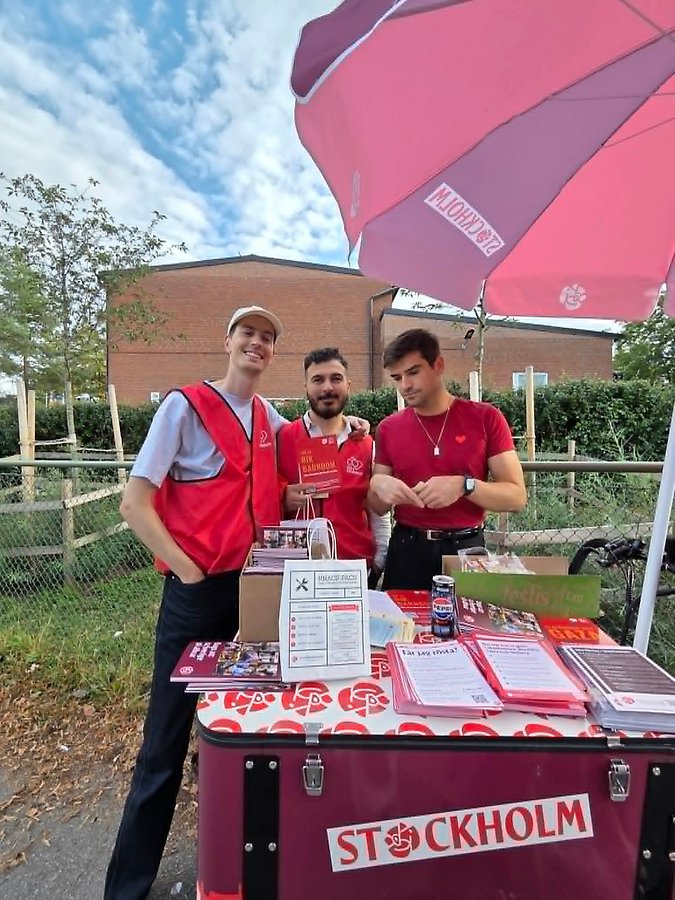 Dörrknackning med Tro och Solidaritet i Bredäng! 