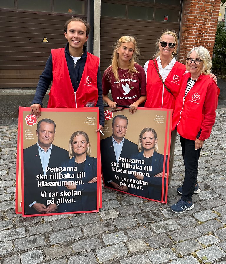 Torgträff vid tunnelbanestationen Universitetet   